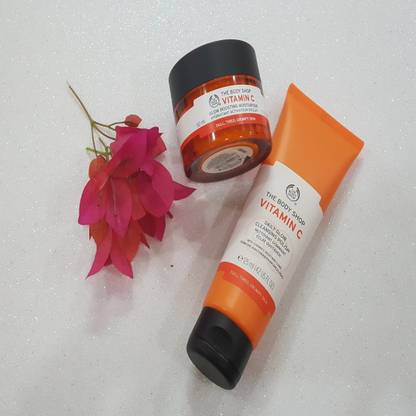 THE BODY SHOP Vitamin C daily glow cleansing polish & glow boosting moisturizer