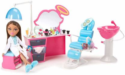 Bratz Dolls and Doll house