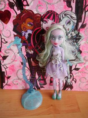 MONSTER HIGH Mattel Haunted Getting Ghostly Twyla Doll
