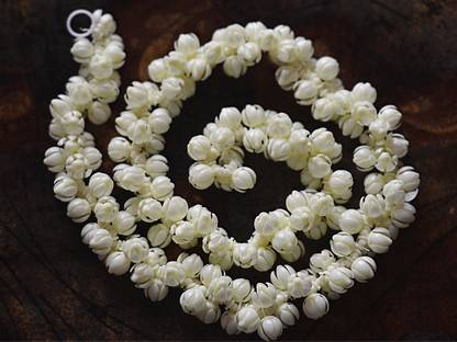 Craftbia Artificial Jasmine Garland/Jasmine Gajra/Mullapoove mala with real jasmine Fragrance used as hair accessory for women,90 CM Length, Bun
