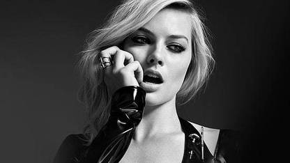 Margot Robbie Hot Matte Finish Poster Paper Print