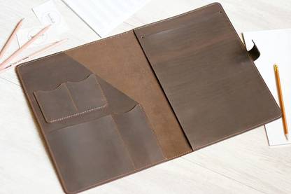 INNAXA A4 Leather Folder Portfolio, A4 Leather Document Holder, Bag for Documents Portfolio Case Leather Notebook Cover (32 x 24.5 cm) (12.5 x 9.6 inches) A4 Notebook Blank 100 Pages