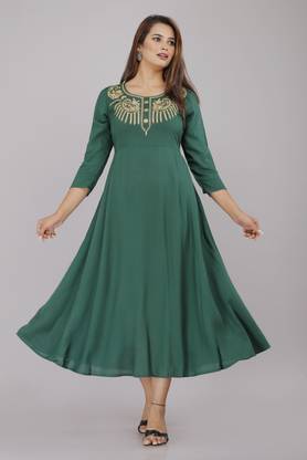 Women Embroidered Kurta