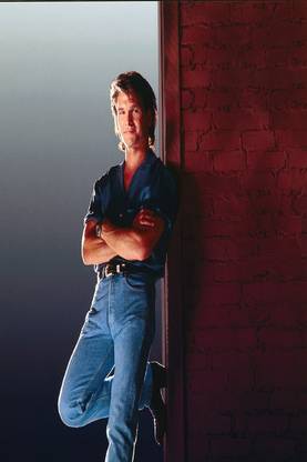 Smoky Design jeans men actors patrick swayze brick wall people actors hd art wallpaper
