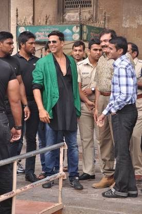Akshay Kumar Poster Multicolor Photo Paper Print (12 inch X 18 inch, Rolled) Photographic Paper