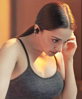 Bollywood Star Kiara Advani Poster MultiColor PhotoPaper Print 12 inch X 18 inch, Rolled Photographic Paper