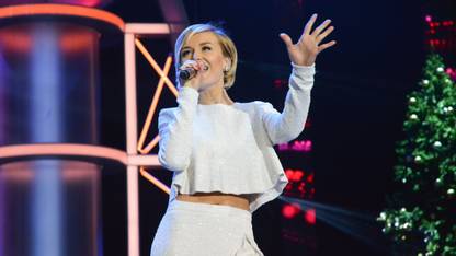 Poster Polina Gagarina Singer Performance Microphone sl871 (Wall Poster, 13x19 Inches, Multicolor) Fine Art Print