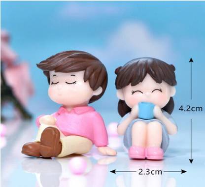 BHOOLU&GOOLU Sweety Lovers- Seating Couple Figurine Miniature - Style 43 (2 pcs/Set) Decorative Showpiece  -  4.2 cm