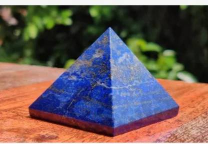 pyramind 1 Polished Square Quartz Stone