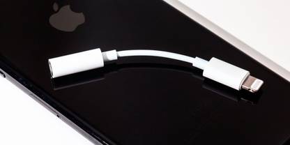 IMMUTABLE White Lightning Headphone Jack Adapter Connector Music Control J52 Phone Converter
