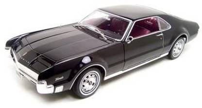 Yat Ming 1966 Oldsmobile Toronado Diecast Model 1:18 Die Cast Car