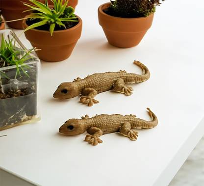 Dhinchak 2 piece lizard figure set for fun prank and play for kids and all looks real