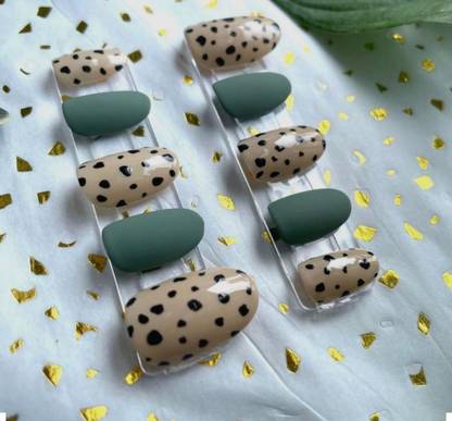 AMOK STORE artificial nail set Multicolor