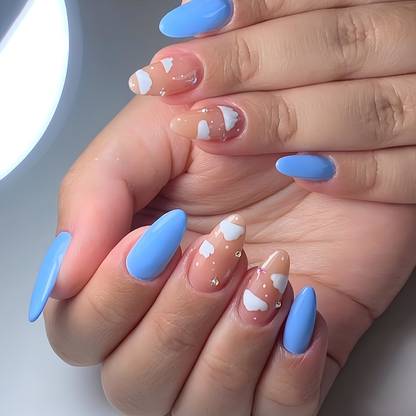 Shhagan Dreamy Sky Nails light blue, white, silver