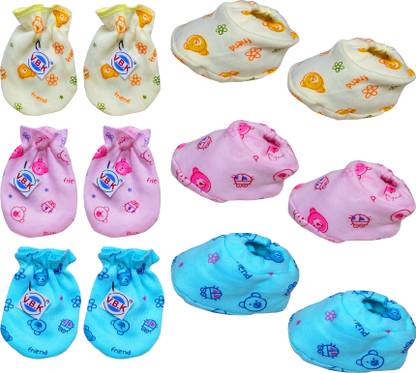 V.B.K Baby Mittens and Booties Set, Pack Of 4, 0 to 6 Month, Hosiery Fabric