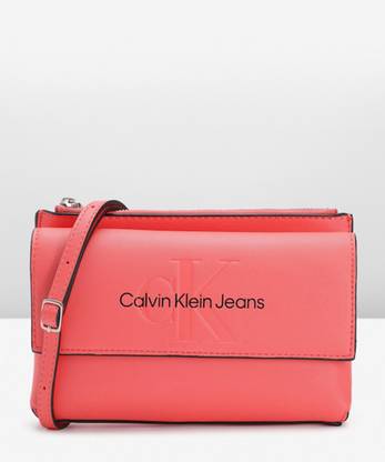 Calvin Klein Sculpted Ew Flap Xbody Mono Sling Bag