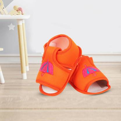 ASHISH TRADERS Booties