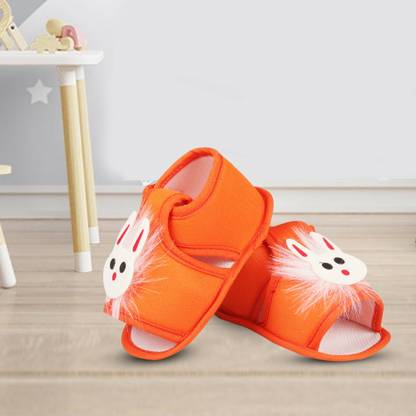 ASHISH TRADERS Booties