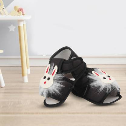 ASHISH TRADERS Booties