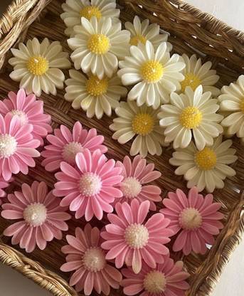 MLT Scented Daisy flower candle Candle