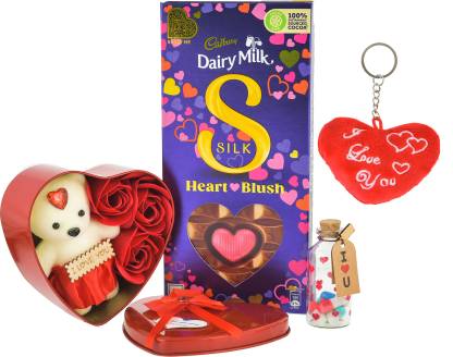 Cadbury HeartBlush Silk 250 Gm, Red Heart Box, Message bottle, love keychain, Heart Card Bars  (5 x 50 g)