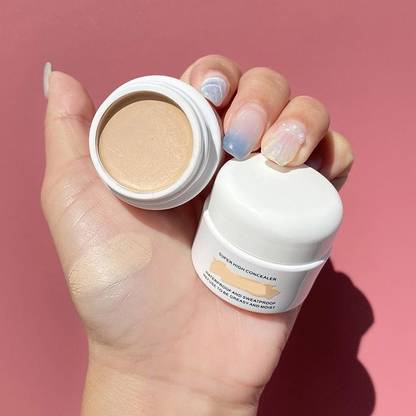 CATERINACHIARA Light Weight Full Coverage with Matte finish  Concealer