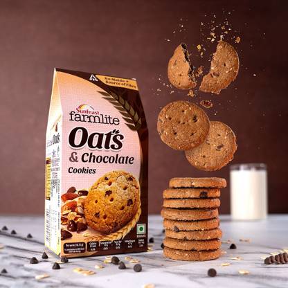 Sunfeast Farmlite Oats with Chocolate Biscuits Digestive Biscuit