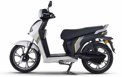 BGauss BG D15 Pro Booking for Ex-Showroom Price (With CAN Enabled Charger, Matte Black & Silver)