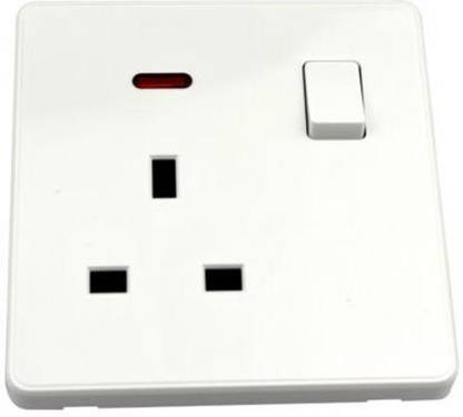 nhbg 7369 Three Pin Plug