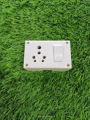 Gaston Surface type 16 A Five Pin Socket