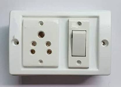 WRGE 7452 12 A Five Pin Socket