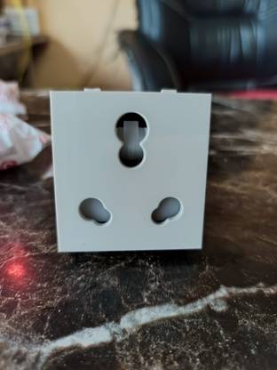 cvc 654789 16 A Three Pin Socket