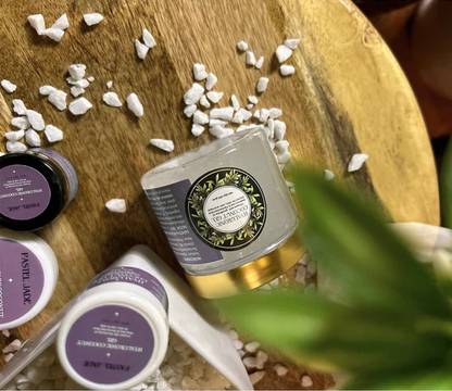 PASTEL JADE Coconut Gel with 100 % coconut for Skin tight- Dry & Sensitive