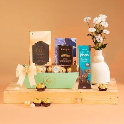 The Gift Studio Sweet Cravings Chocolate Hamper Combo