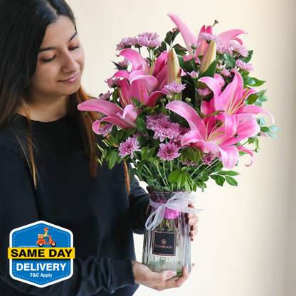 Floweraura Fresh Fresh Live 2 Pink Lilies, 4 Stem of Daisy Flower Bouquet In Glass Vase Assorted Bouquets