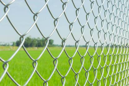 Chain link Fencing Height 4 ft Bundle Length: 50 ft Diameter:2.6 mm Size 4x4 inches Ideal Gardening Shoulder Glove