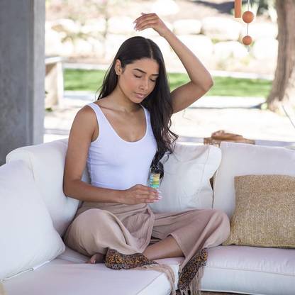 Baka One Flower Sage Smudge Stick, One Palo Santo Stick & 8 Crystal Stone(Pack of 3) woody fragrance with hints of citrus and mint