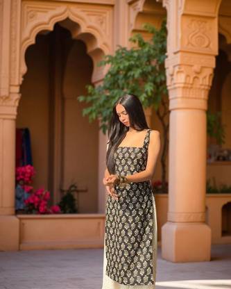 SHIRSHA Women Self Design Straight Kurta
