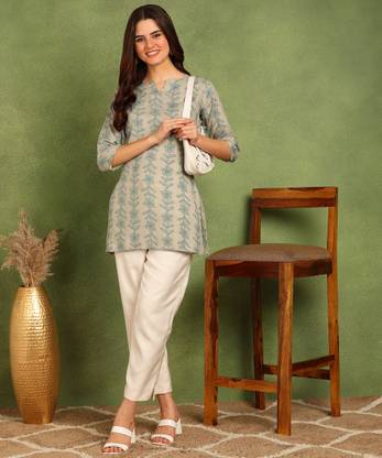 DSK STUDIO Women Floral Print Straight Kurta