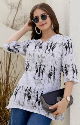Surhi Women Printed Straight Kurta