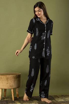 Bhavikafab Women Printed Black Night Suit Set