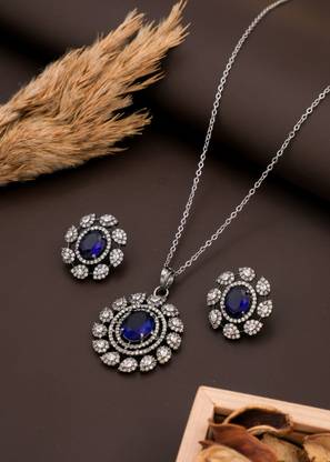Vita Bella Radiant Diamond Pendant and Earring Set" Alloy Pendant Set