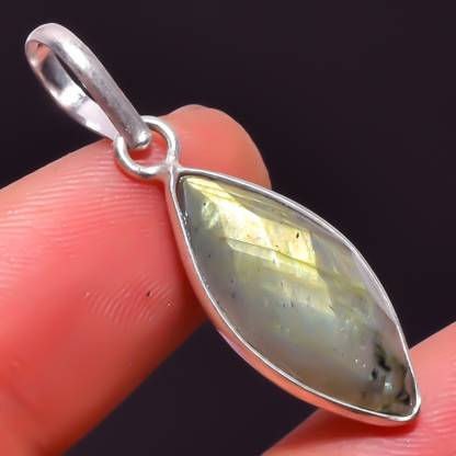 Silver Aura Creations Labradorite Sterling Silver Pendant