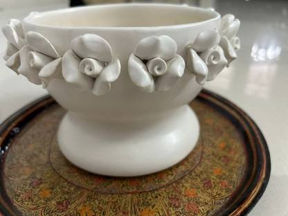 ManWaran Elegant Cream/ White Ceramic Leaf Pattern Pot Plant Container Set