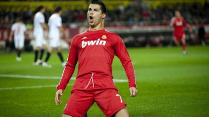 Poster Cristiano Ronaldo Real Madrid Viva Ronaldo Bwin Ball Real Madrid Portugal Star Football sl-17026 (Large Poster, 36x24 Inches, Banner Media) Fine Art Print