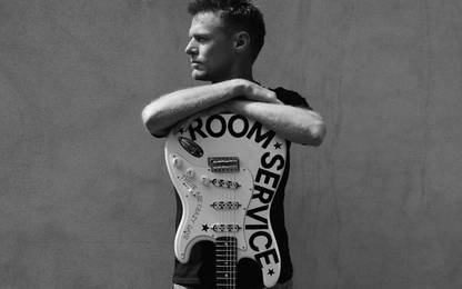 Poster Music Bryan Adams Singers Canada sl-7188 (Large Print, 36x24, Banner Media, Multicolor) Fine Art Print