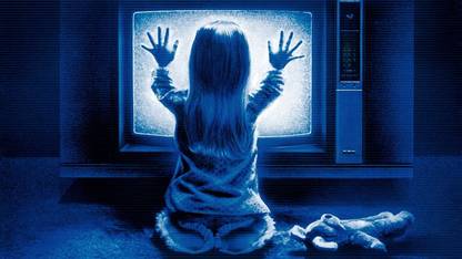 Poster Movie Poltergeist (1982) Horror Creepy Spooky Scary Halloween Girl Teddy Bear Blue Poltergeist Little Girl sla773 (Wall Poster, 13x19 Inches, Matte Paper, Multicolor) Fine Art Print