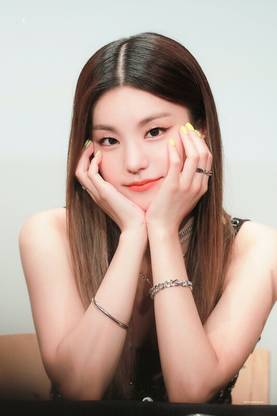 Hwang Yeji Matte Finish Poster Paper Print