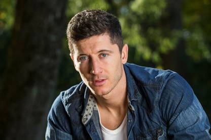 Poster Sports Robert Lewandowski Soccer Player Robert Lewandowski Polish sl-7498 (Wall Poster, 13x19, Matte Paper, Multicolor) Fine Art Print