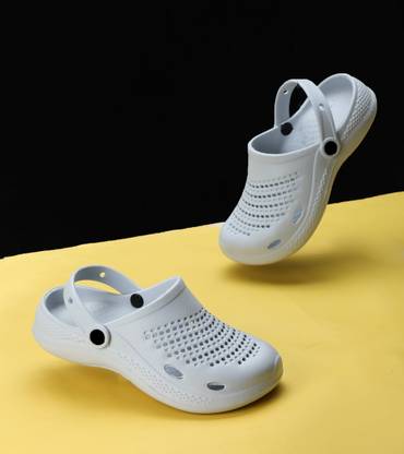 GRIPTON Men Clogs